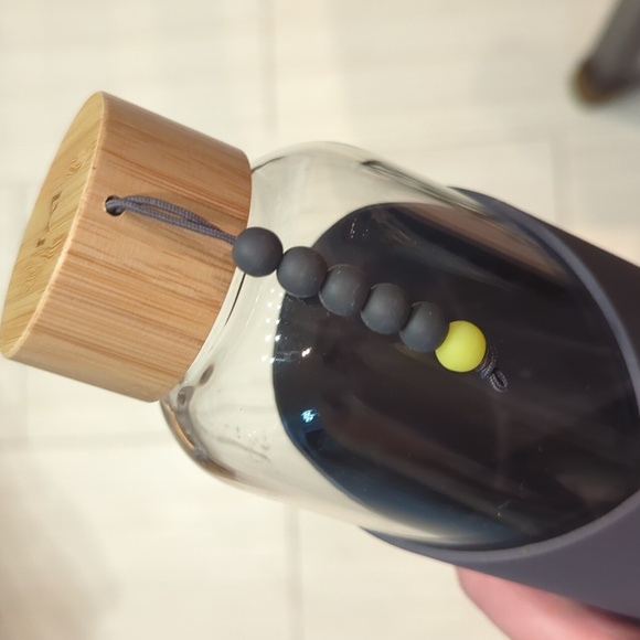 Gray Glass Water Bottle with Wooden Lid (32oz) - Picture 3 of 8